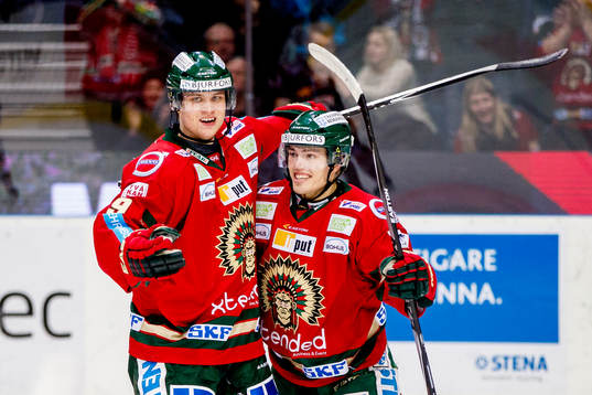 Frölundas Max Görtz och Frölundas Andreas Johnson jublar