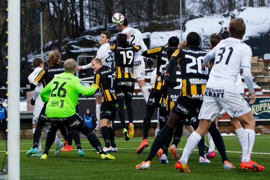 Helsingborgs Ilir Berisha nickar in det avgörande 2-1