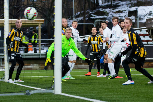 Helsingborgs Ilir Berisha nickar in det avgörande 2-1