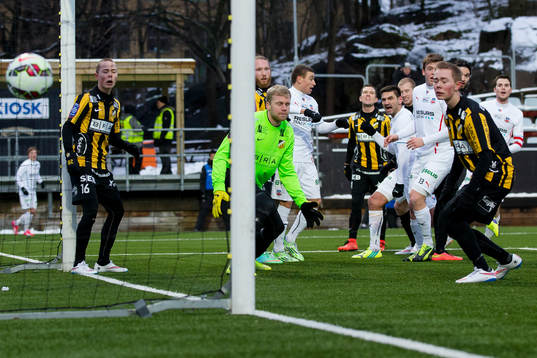 Helsingborgs Ilir Berisha nickar in det avgörande 2-1