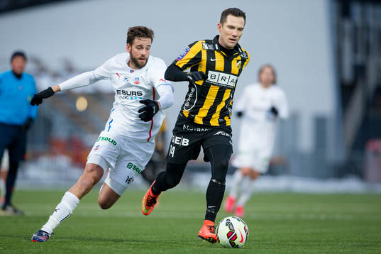 Häckens Martin Ericsson före Helsingborgs Mikael Dahlberg