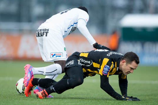 Häckens Martin Ericsson faller