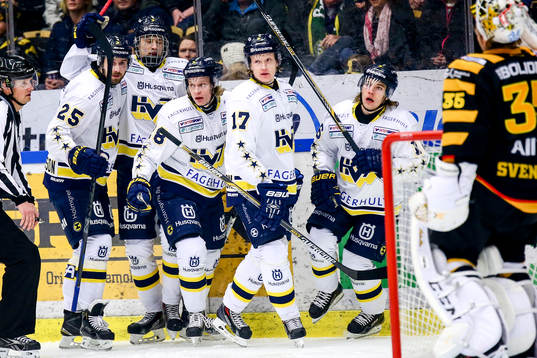 Hv71s Anton Bengtsson, Mattias Karlsson, Filip Sandberg och