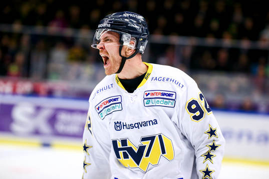Hv71s Teemu Laine var arg på domaren