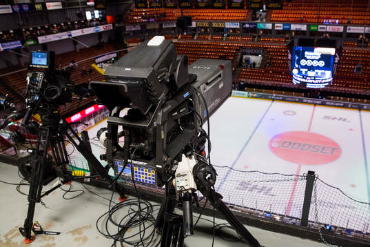 TV-kameror innan ishockeymatchen i SHL mellan Brynäs och