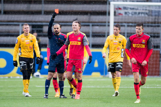 Nordsjällands Kristian Lindberg för rött kort och
