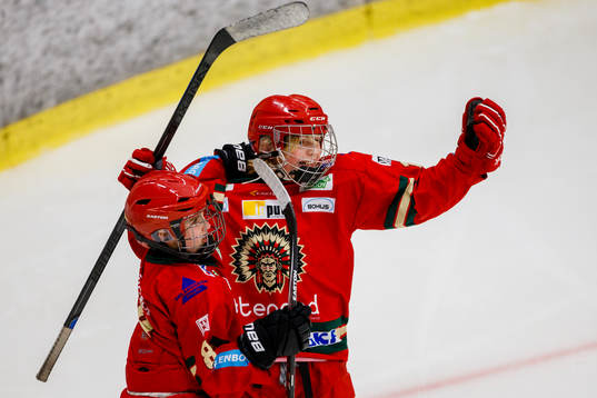 Frölundas Linus Ullberg (h) jublar