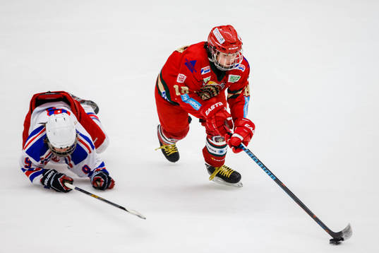 Frölundas Filip Maniscalchi tar sig förbi Hovås Filip
