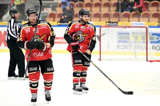 Luleås Cam Abbott(v) och Chad Billins(h) deppar