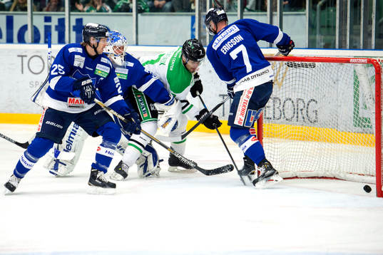 Rögles Andre Deveaux  gör 1-0