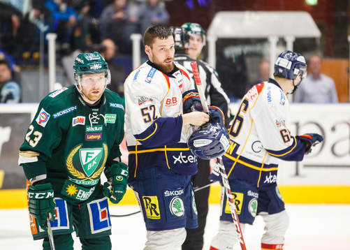 Färjestads Martin Röymark bredvid Djurgårdens Mikael