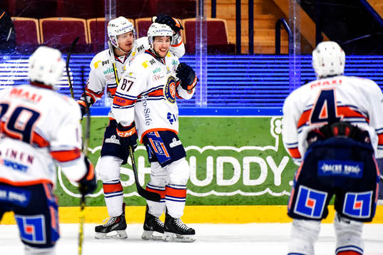 Växjös Nick Johnson och Robert Rosén jublar