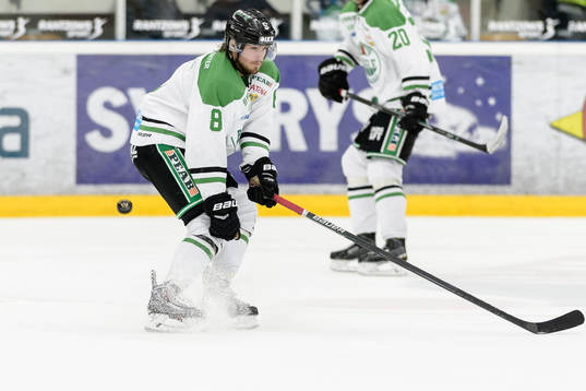 Rögles Sebastian Stålberg täcker skott