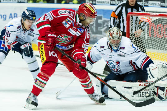 Modos Donald Brashear framför mål mot Linköpings
