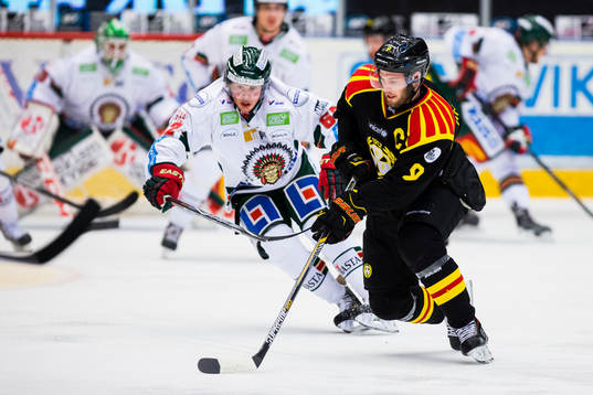 Frölundas Artturi Lehkonen jagar Brynäs Niclas Andersén