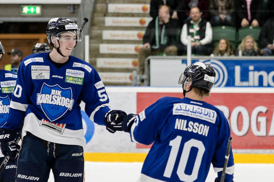 Karlskogas Viktor Lang firar med Marcus Nilsson