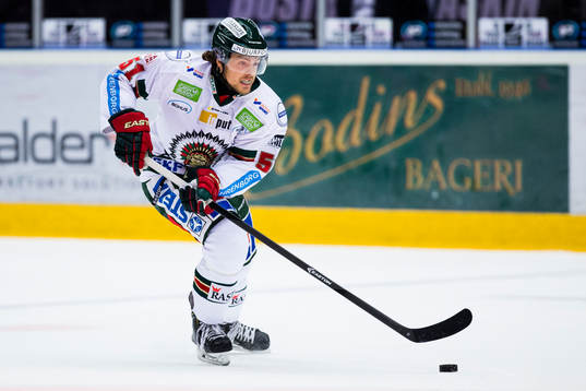 Frölundas Mats Rosseli Olsen med pucken