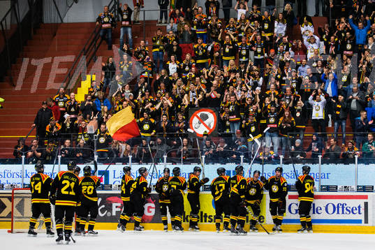 Brynäs spelare tackar publiken