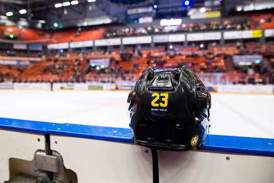 En hjälm tillhörande Brynäs Bill Sweatt innan