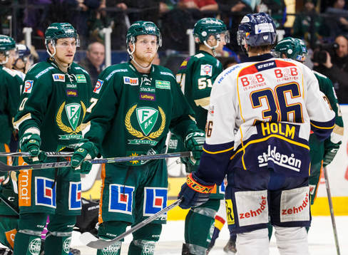 Färjestads Shawn Lalonde och Joachim Rohdin spänner