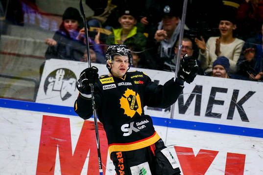 Skellefteås Janne Pesonen jublar