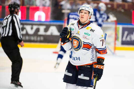 Växjös Patrik Lundh jublar