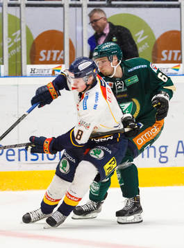 Djurgårdens Linus Arnesson och Färjestads Tero Koskiranta