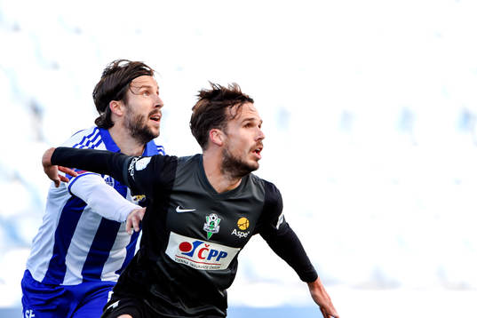 IFK Göteborgs Mattias Bjärsmyr och Jablonecs Ludek Pernica