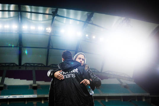 IFK Göteborgs Lasse Vibe kramar om en lagkamrat