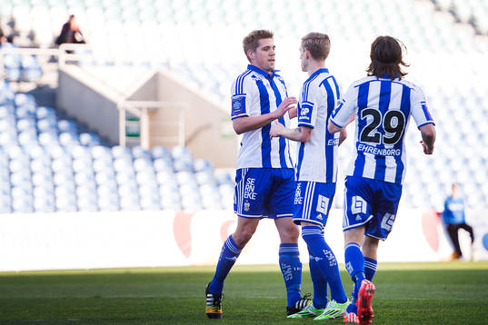 IFK Göteborgs Mikael Boman (tv) gör 2-0 och jublar med
