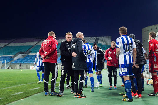 IFK Göteborgs tränare Jörgen Lennartsson samlar laget