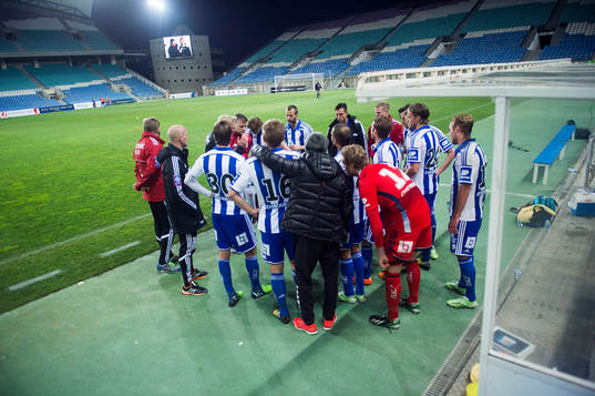 IFK Göteborgs tränare Jörgen Lennartsson samlar laget