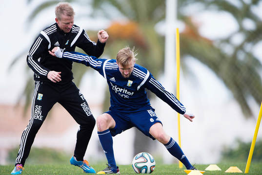 IFK Göteborgs Sebastian Eriksson tränar med sjukgymnast