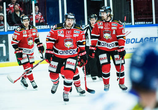 Malmö Redhawks Magnus Häggström i mitten och  Mattias