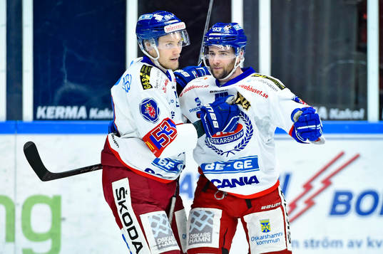 Oskarshamns Lukas Ericsson och Evan McGrath jublar
