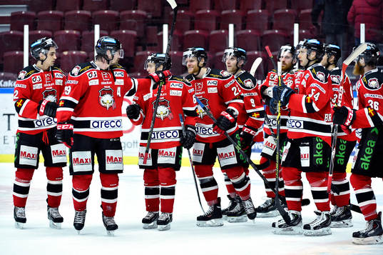 Malmö Redhawks spelare firar segern