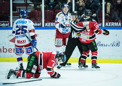 Malmö Redhawks Frederik Storm har fått sig en törn.