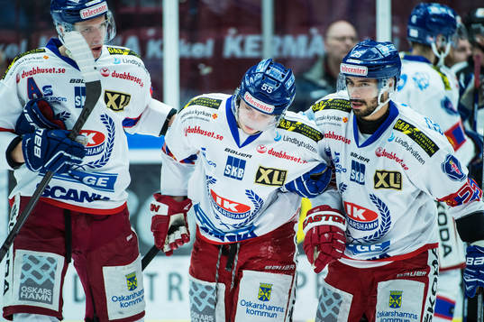Oskarshamns Victor Öhman tas omhand av Anton Blomqvist och