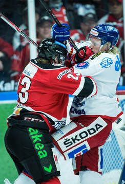 Malmö Redhawks Christoffer Forsberg och Oskarshamns Emil