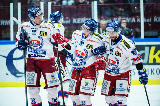 Oskarshamns Victor Öhman tas omhand av Anton Blomqvist och