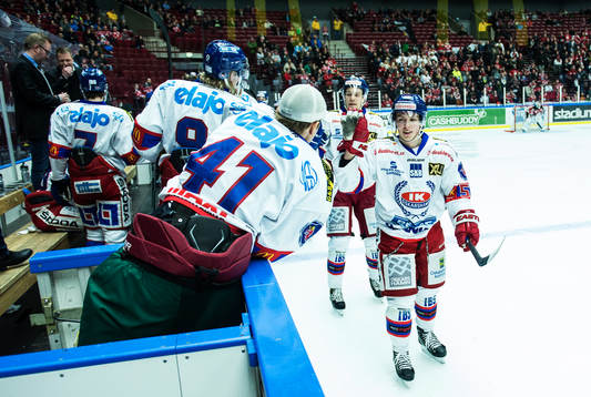Oskarshamns målvakt Oskar Sehlstedt jublar över Victor