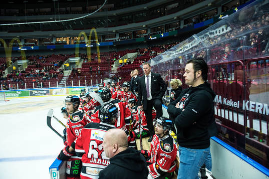 Malmö Redhawks tränare Mats Lusth i båset