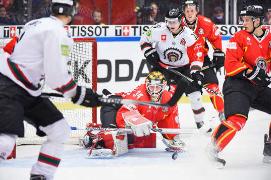 Oroligt framför Luleås målvakt Joel Lassinantti
