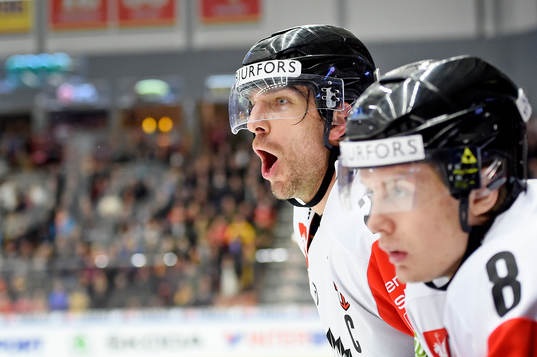 Frölundas Joel Lundqvist skriker från bänken