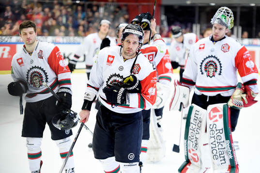 Frölundas Joel Lundqvist och målvakt Linus Fernström