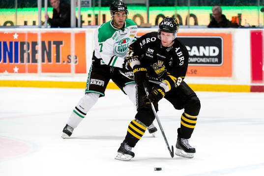 s Jordan Hendry och Rögles Andre Deveaux
