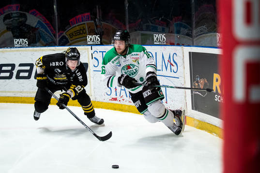 s Jordan Hendry och Rögles Christopher Liljewall