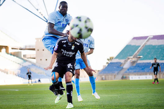 Dynamo Moskvas Christopher Samba och IFK Göteborgs Haitam