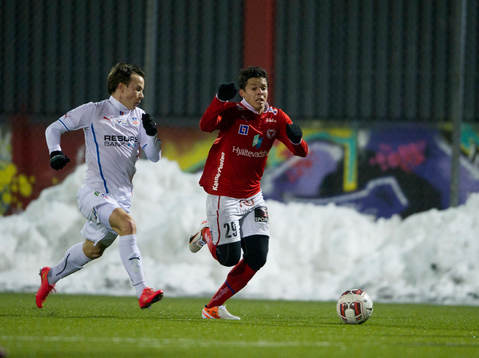 Helsingborgs Anton Wede jagar Kalmars Romario Pereira Sipiao