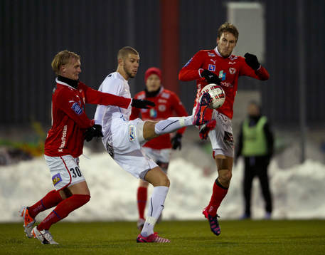 Helsingborgs Robin Simovic mot Kalmars Ludvig Öhman och